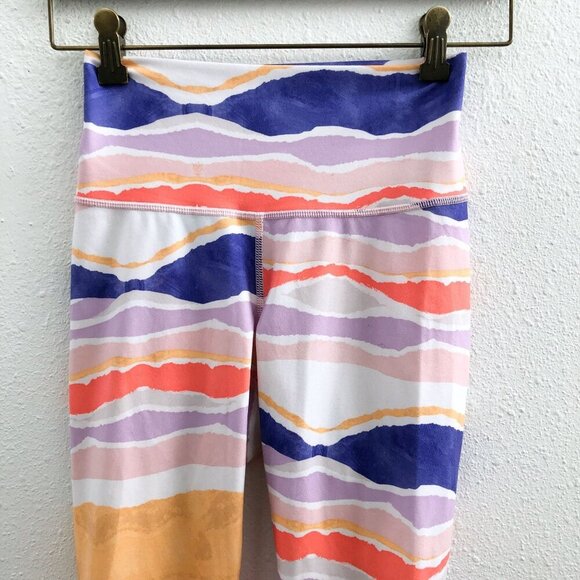 LULULEMON True Self Crop Bleacher Stripe White Iris Flower Size 4 - Picture 5 of 12